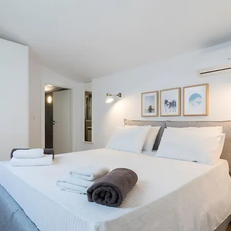 Estella With Pool & Jacuzzi In Villa