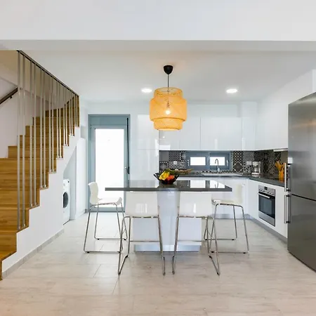 Estella With Pool & Jacuzzi In لينثوس