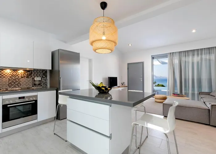 Estella With Pool & Jacuzzi In * لينثوس