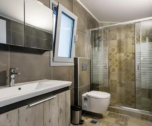 فيلة Estella With Pool & Jacuzzi In لينثوس