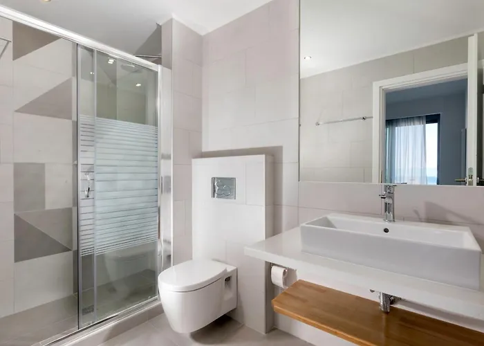 别墅 Estella With Pool & Jacuzzi In *