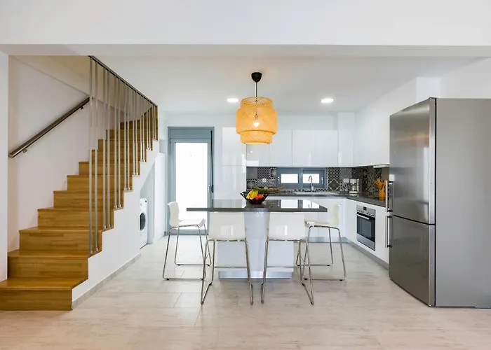 Estella With Pool & Jacuzzi In Líndosz